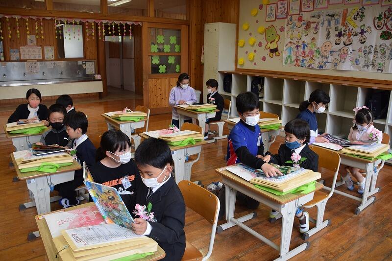 ６年生が読み聞かせ