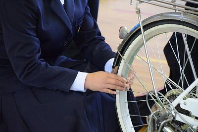 自転車点検のようす 自転車点検のようす