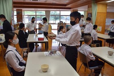 礼法指導の様子 礼法指導の様子