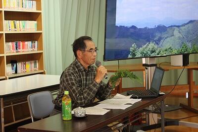 説明をする講師