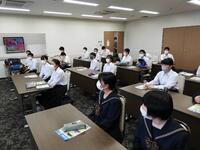 空港会議室において平和学習を行いました