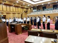 議場の中に入りました