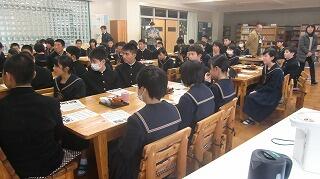 話を聞く1・2年生 話を聞く1・2年生