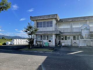 三股牧場搾乳室全景