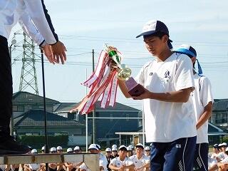 応援の部優勝　青団