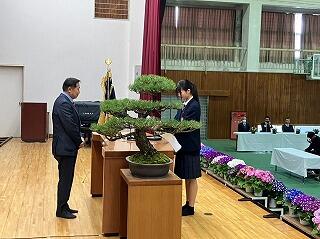 令和６年度代表　甲斐　蝶代さんが誓いのことばを述べました