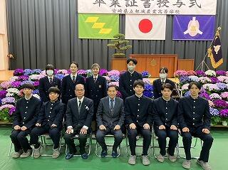 各学科の代表が集まり記念写真