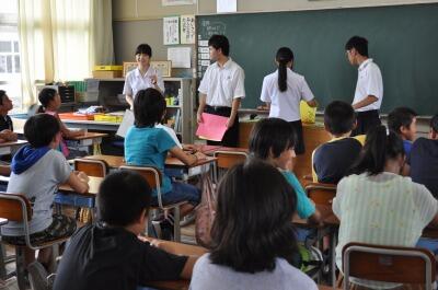 都農高校 福祉系列 アイマスク体験活動の様子 都農高校 福祉系列 アイマスク体験活動の様子