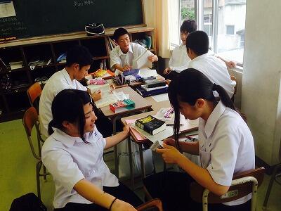 和訳活動の様子