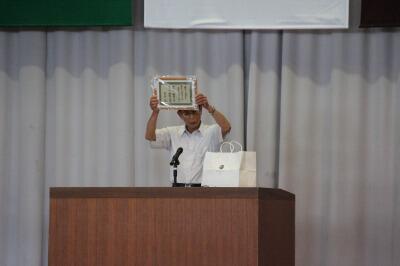 小学校　学習ボランティアに参加した際、都農高校の生徒がいただいたメッセージが入った額縁