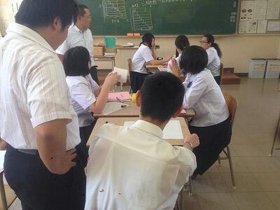 先生達が集まってくる授業