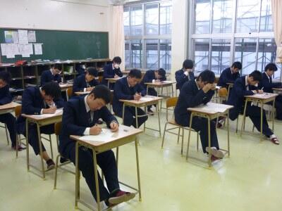 都農高校 2期末考査の受験風景 都農高校 2期末考査の受験風景