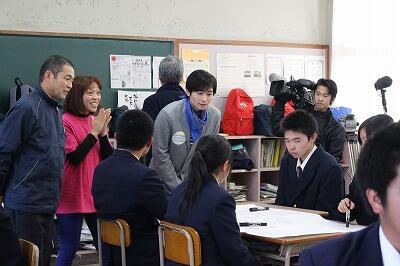 廣末さんと外山さんも授業に参加する