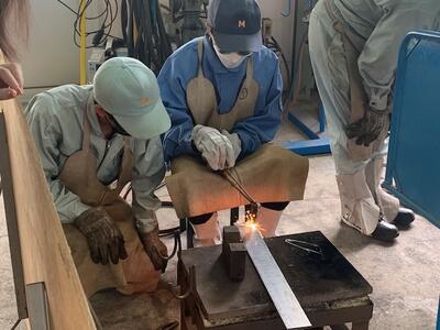 アーク溶接の実習風景