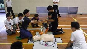 AEDの講習を受けています
