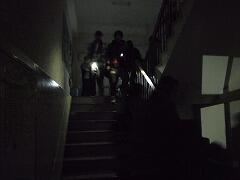 暗い中の避難です