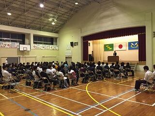 校長先生がお話されています