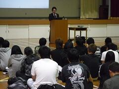 真剣に聞いています