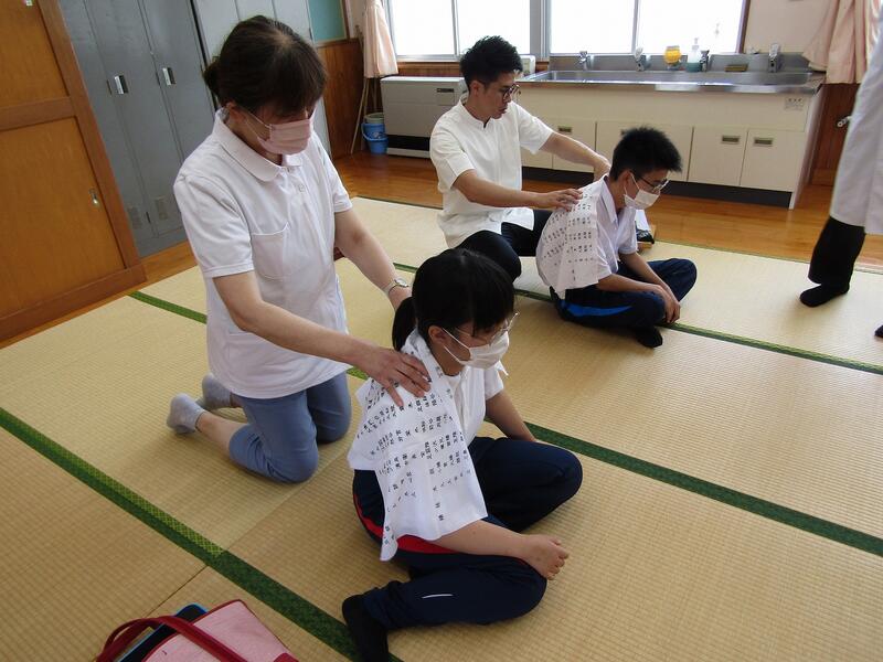 按摩実技の授業体験