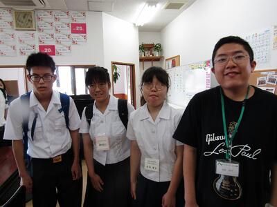 先輩と記念撮影