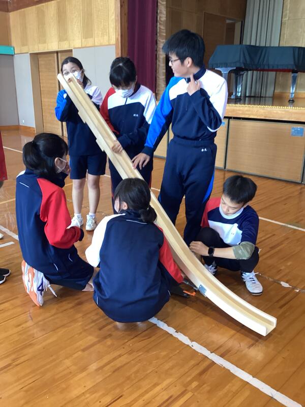 「すべり台みたい」