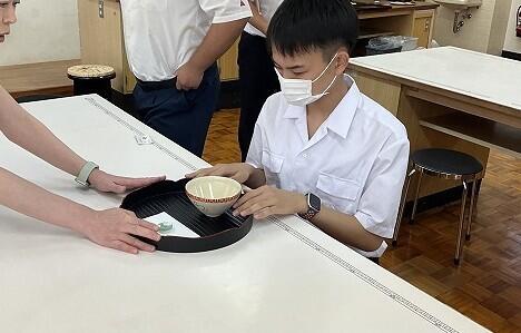 茶道部のブースでお抹茶体験