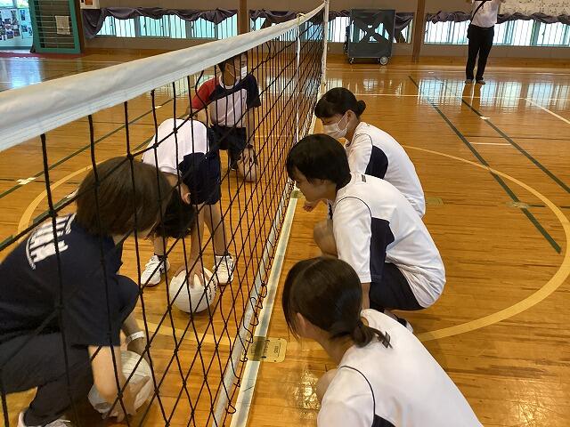 フロアバレー体験中