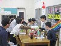 今年度、相部屋だった中学部生から小学部の卒業生へメッセージと記念品を渡しました。