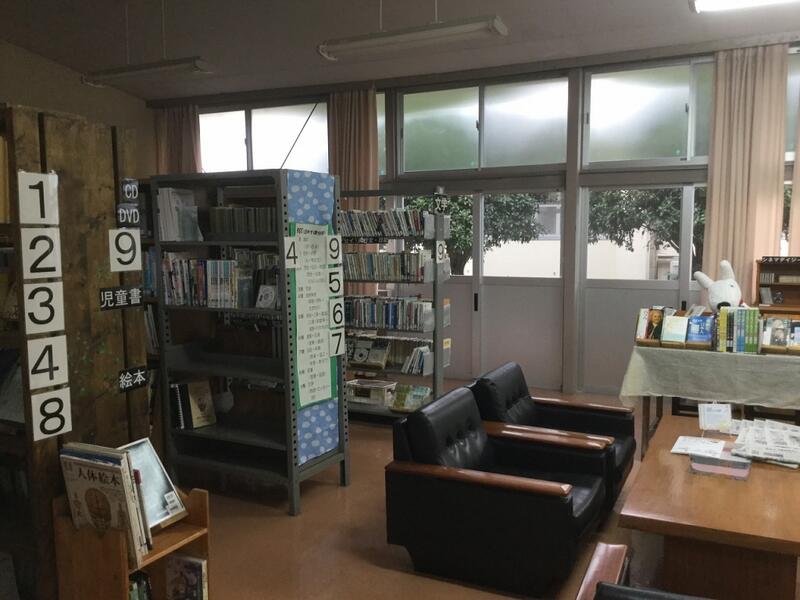 図書室入口からの写真です。