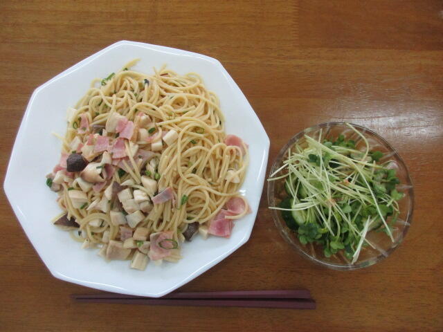３日目の昼食「エリンギ和風パスタ」。とても美味しかったそうです。