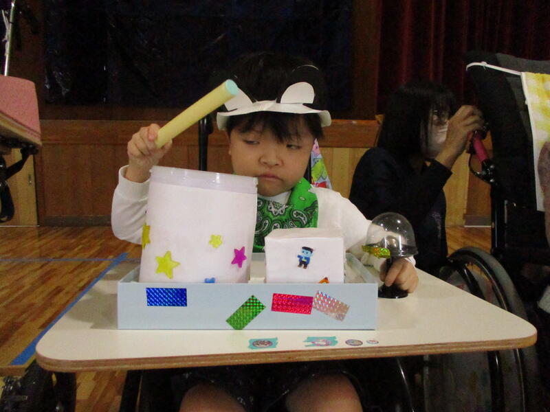 手作り楽器で演奏しました