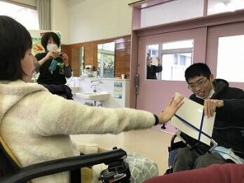 プレゼント贈呈