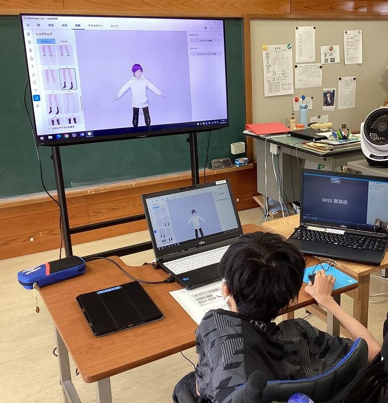 自分でアバターを制作しているところ