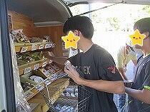 買い物のようす