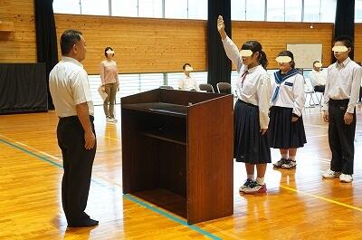 お世話になった方への感謝の気持ちを忘れず、正々堂々と戦い抜くことを誓います。