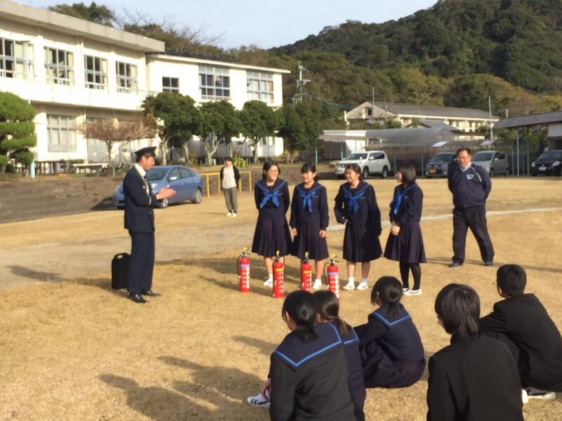 消火器での消火訓練