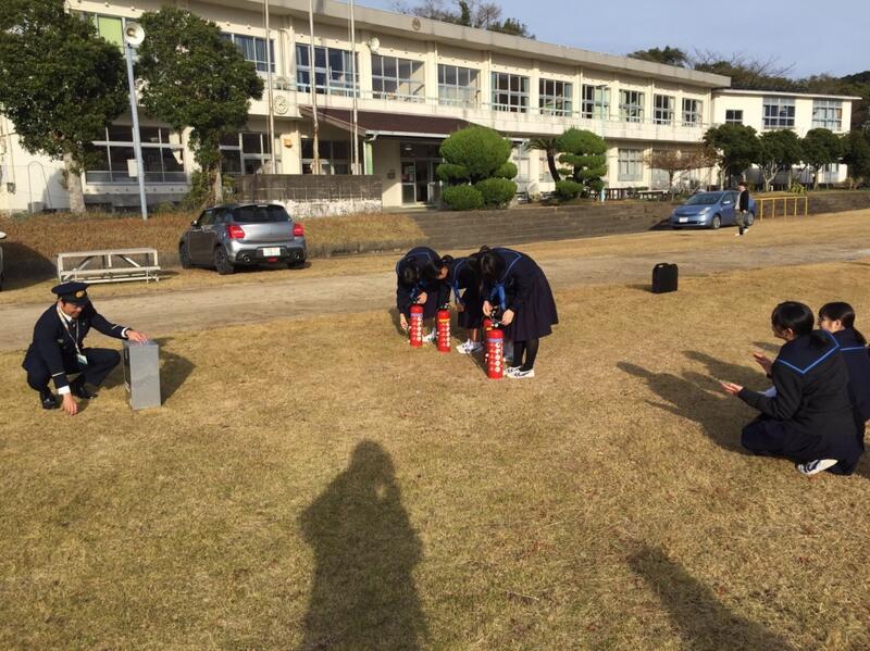 消火器での消火訓練