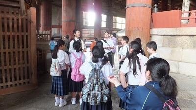 これが教科書の写真に載っているあの有名な奈良の大仏です。