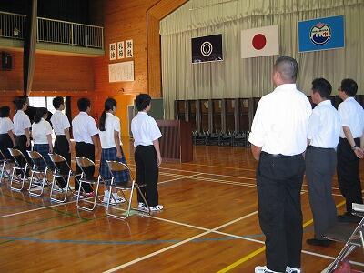 実のある２学期になるように、思いを込めて校歌斉唱しました。