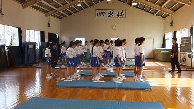 保健体育（器械体操）の様子。