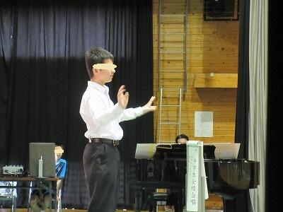 なかなかいい指揮ぶりです。