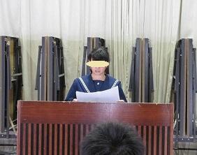 ２学期の反省を述べる３年生代表生徒