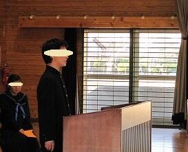 ３学期の抱負を述べる３年生生徒