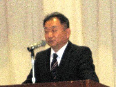 お話をされる校長先生