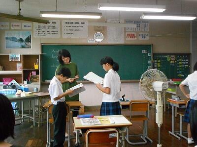 ペアで会話をしています。