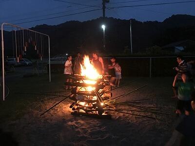 キャンプファイヤー
