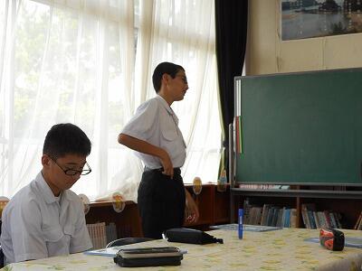 自分の意見を述べています。