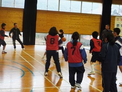 誰にもボールを取らせないぞ！