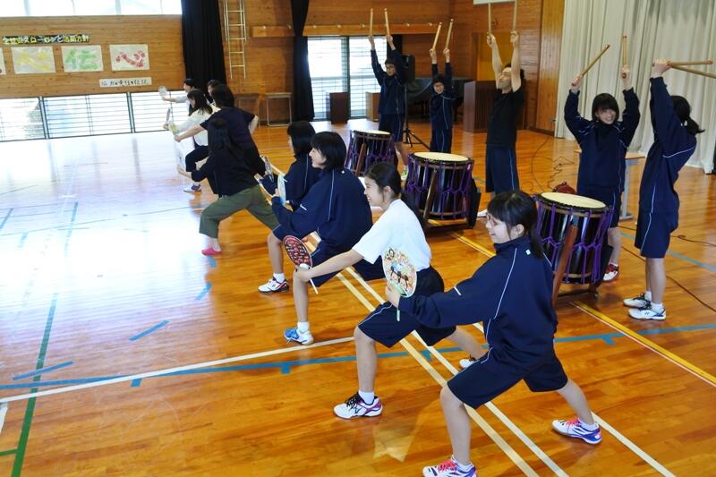 志多ら舞、最後の決めポーズです