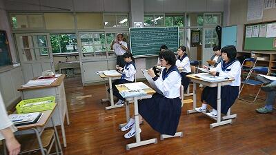 考えをボードに書く